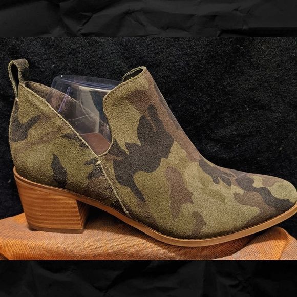 1. State Idania Camo ankle boots - EUC - Picture 2 of 8